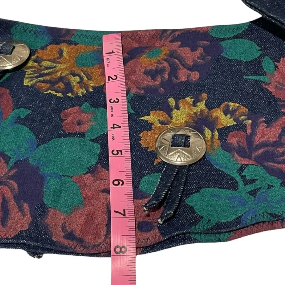 Vintage Women’s Floral Denim Yoke Shawl Over the Shoulders. - Picture 6 of 8